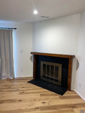 5861 SW 22nd Ter Apt 1, Topeka, KS 66614