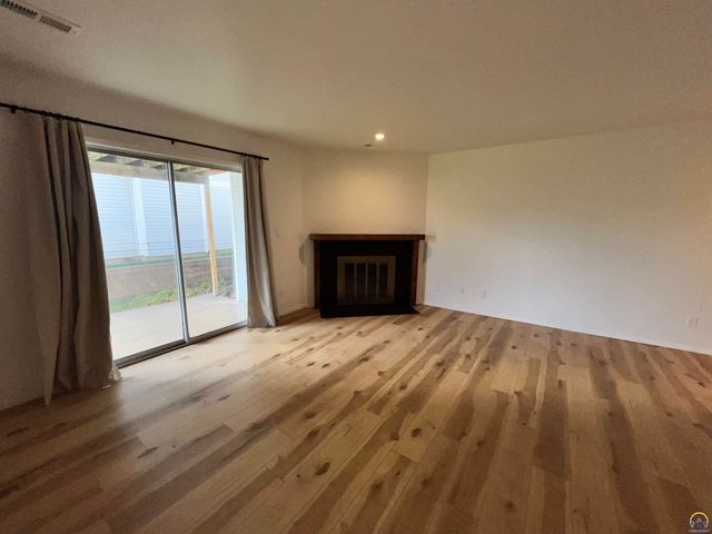 5861 SW 22nd Ter Apt 1, Topeka, KS 66614