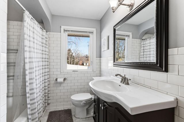 2700 France Avenue N, Robbinsdale, MN 55422