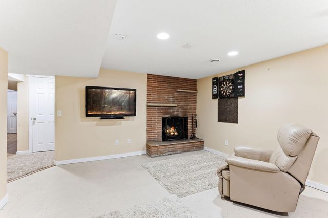 2700 France Avenue N, Robbinsdale, MN 55422