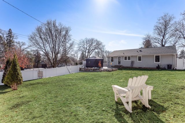 2700 France Avenue N, Robbinsdale, MN 55422