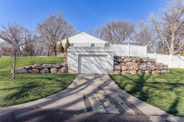 2700 France Avenue N, Robbinsdale, MN 55422