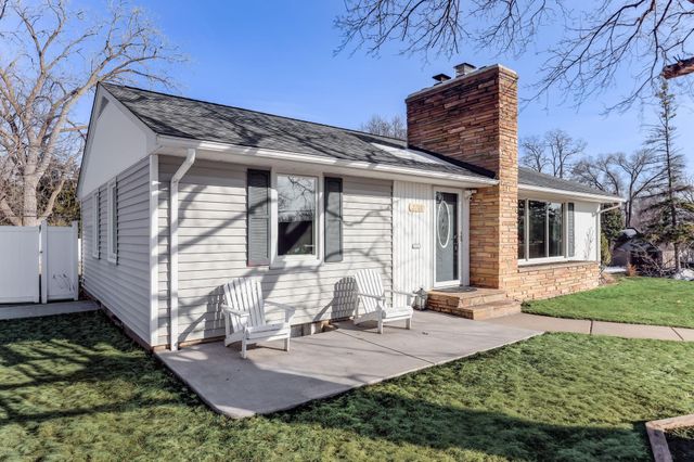 2700 France Avenue N, Robbinsdale, MN 55422