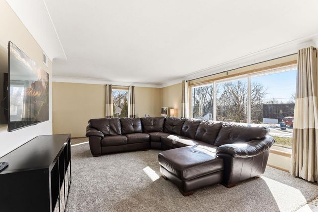 2700 France Avenue N, Robbinsdale, MN 55422