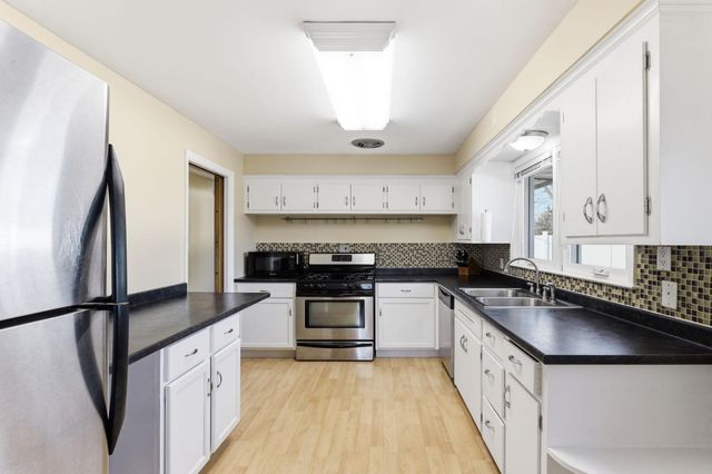 2700 France Avenue N, Robbinsdale, MN 55422