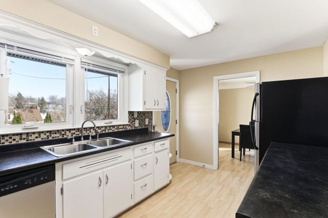 2700 France Avenue N, Robbinsdale, MN 55422