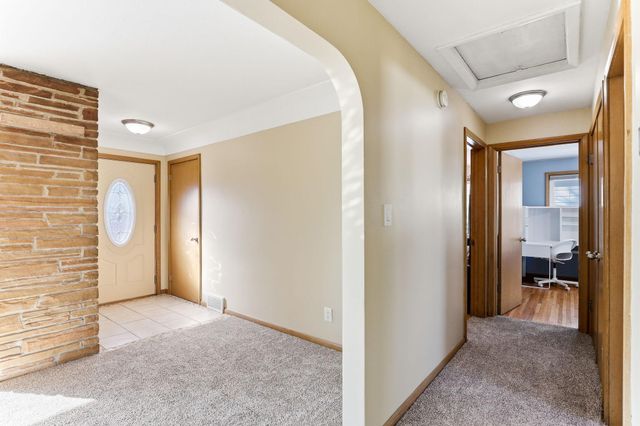 2700 France Avenue N, Robbinsdale, MN 55422