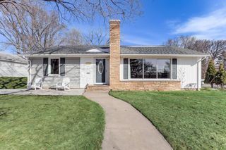 2700 France Avenue N, Robbinsdale, MN 55422