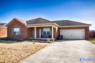 106 Ivy Darlene Drive, New Market, AL 35761