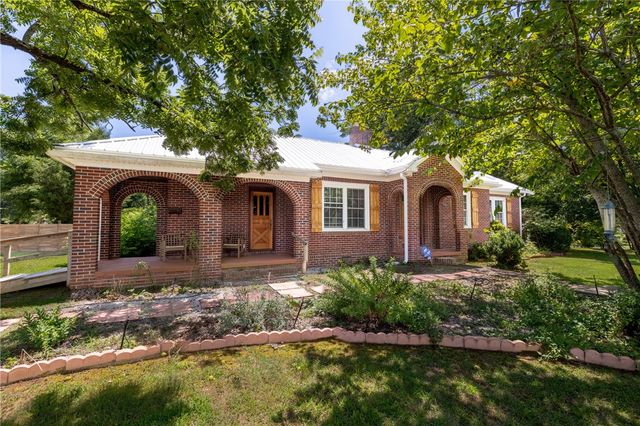 704 Cherry Street, Pendleton, SC 29670