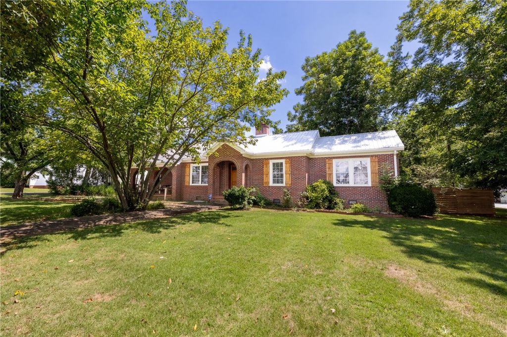 704 Cherry Street, Pendleton, SC 29670