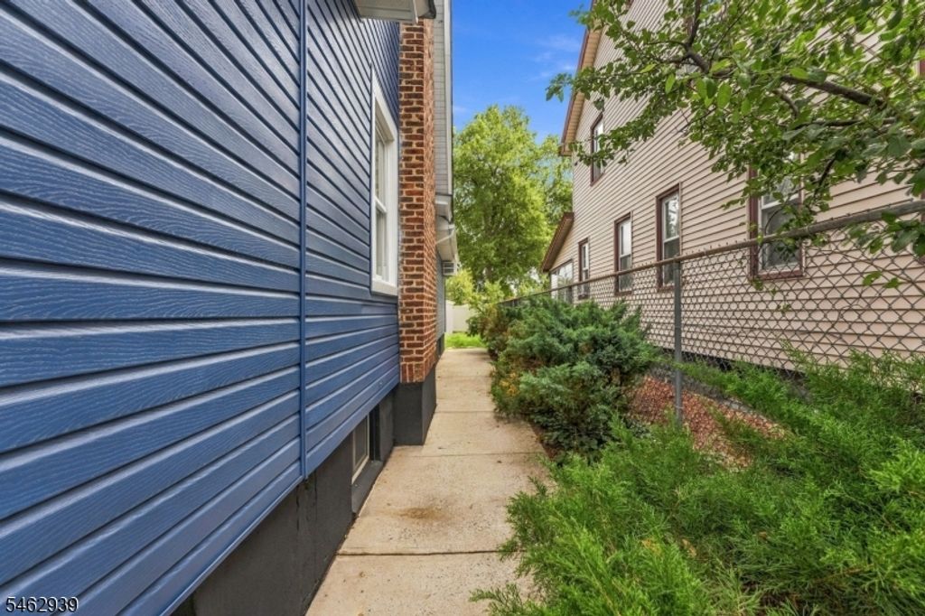 116 E Webster Ave, Roselle Park Boro, NJ 07204 — photo 4
