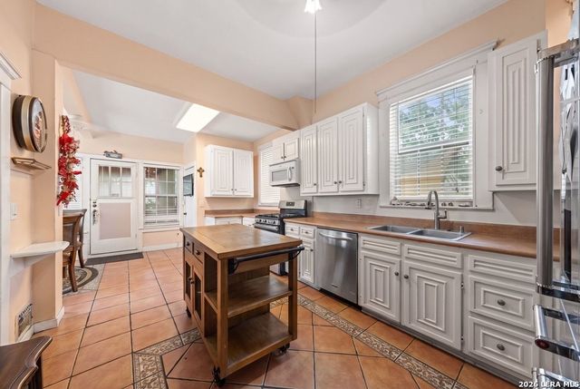 112 E Mistletoe Ave, San Antonio, TX 78212