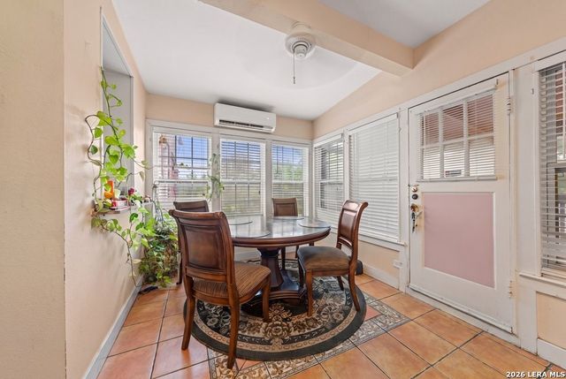 112 E Mistletoe Ave, San Antonio, TX 78212
