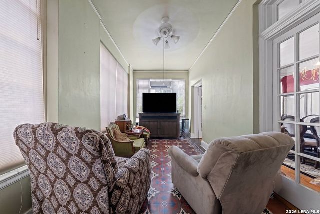 112 E Mistletoe Ave, San Antonio, TX 78212