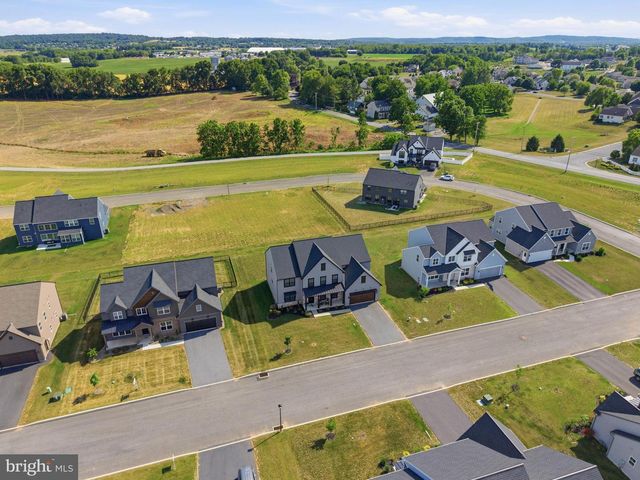 529 BREEZEWOOD LN, Annville, PA 17003