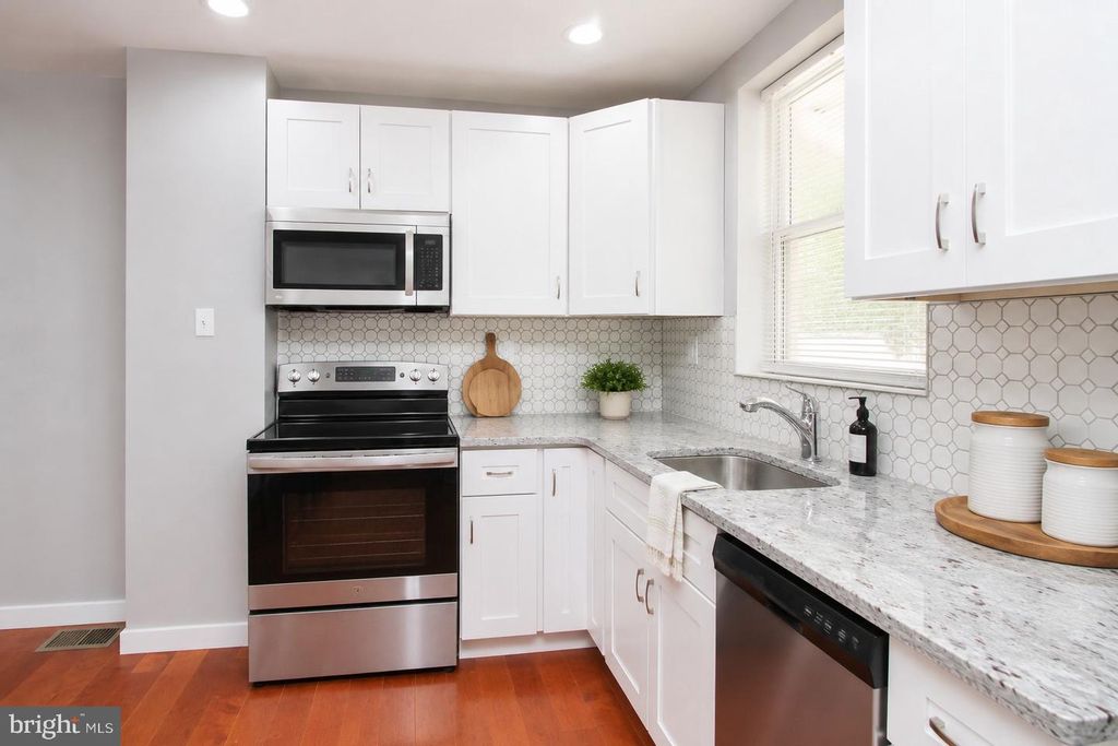 882 N FALLON ST, PHILADELPHIA, PA 19139 — photo 5