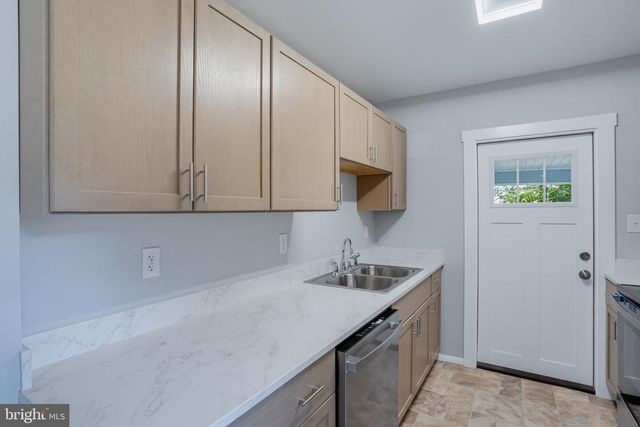1 HICKORY LN, Dover, DE 19904