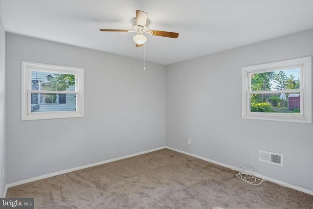 1 HICKORY LN, Dover, DE 19904