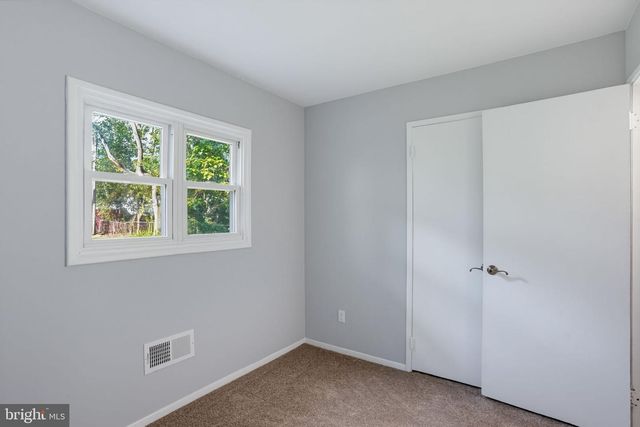 1 HICKORY LN, Dover, DE 19904