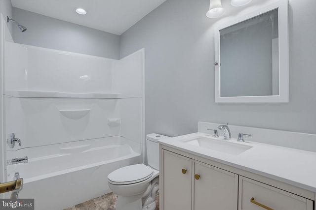 1 HICKORY LN, Dover, DE 19904