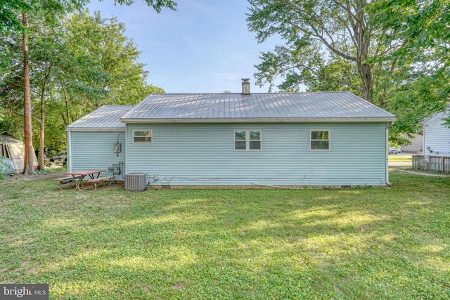 1 HICKORY LN, Dover, DE 19904