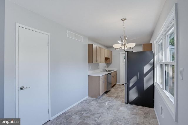 1 HICKORY LN, Dover, DE 19904