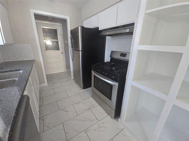 2900 LARAMIE ST, Irving, TX 75062