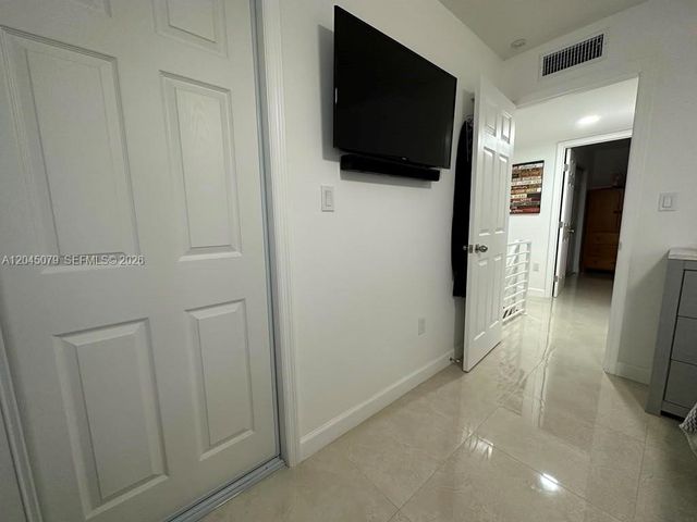 1560 W 46th St 228, Hialeah, FL 33012