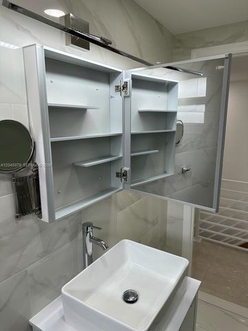1560 W 46th St 228, Hialeah, FL 33012
