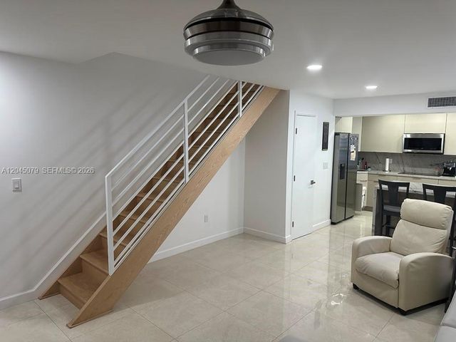 1560 W 46th St 228, Hialeah, FL 33012