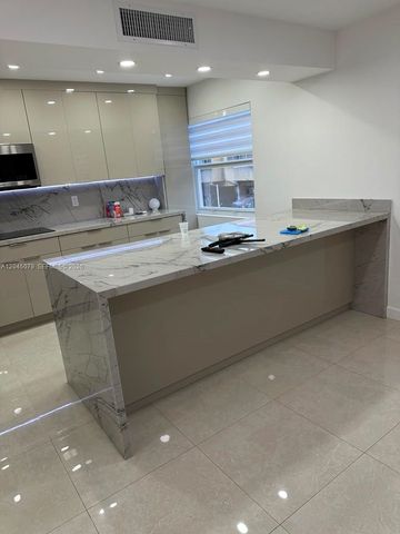 1560 W 46th St 228, Hialeah, FL 33012