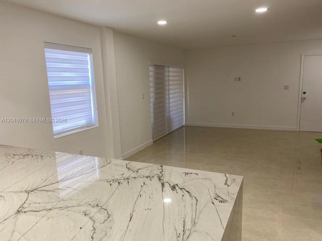 1560 W 46th St 228, Hialeah, FL 33012
