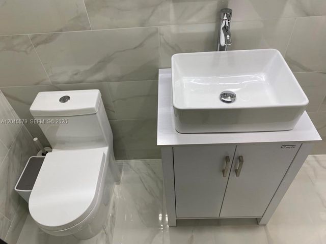 1560 W 46th St 228, Hialeah, FL 33012