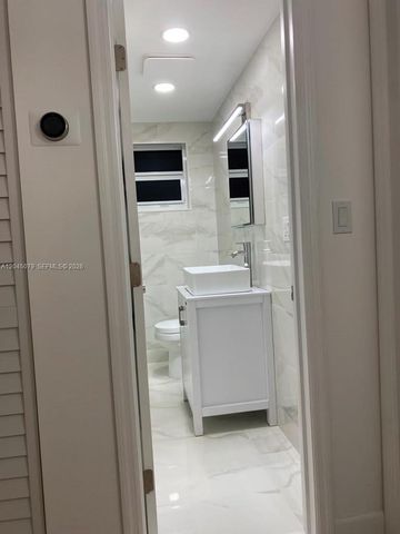 1560 W 46th St 228, Hialeah, FL 33012