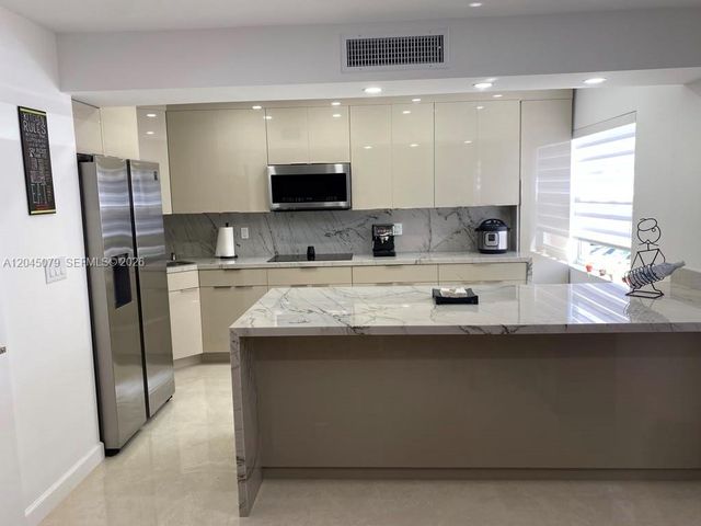 1560 W 46th St 228, Hialeah, FL 33012