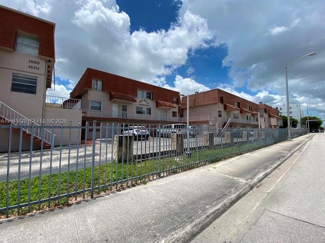 1560 W 46th St 228, Hialeah, FL 33012