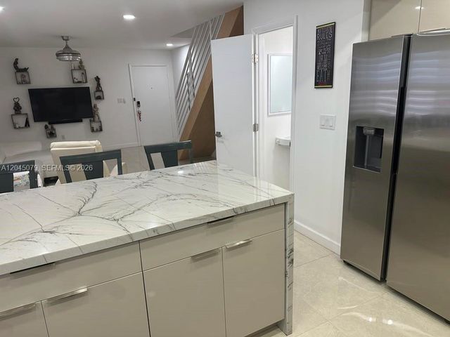1560 W 46th St 228, Hialeah, FL 33012