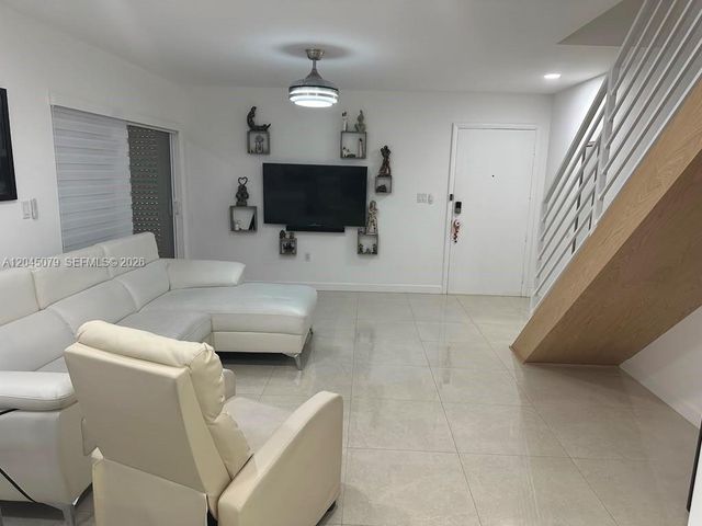 1560 W 46th St 228, Hialeah, FL 33012