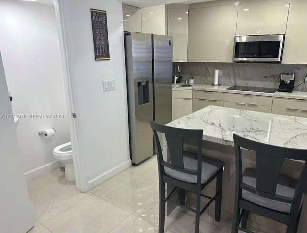 1560 W 46th St 228, Hialeah, FL 33012