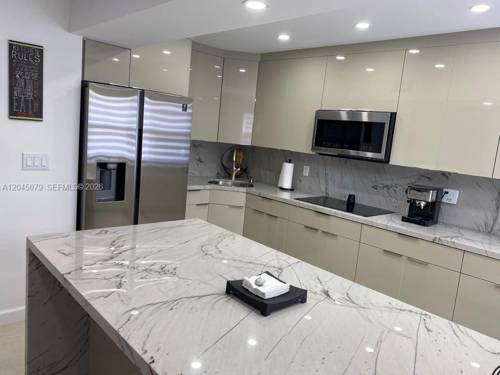 1560 W 46th St 228, Hialeah, FL 33012