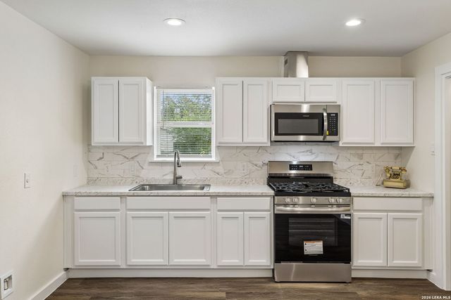 426 IKE ST, San Antonio, TX 78211