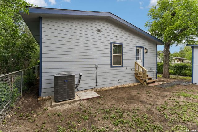 426 IKE ST, San Antonio, TX 78211