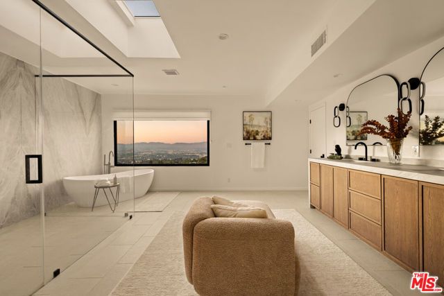 8620 Skyline Drive, Los Angeles, CA 90046