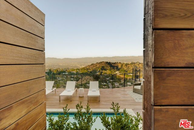 8620 Skyline Drive, Los Angeles, CA 90046