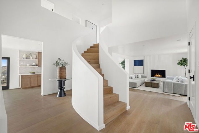 8620 Skyline Drive, Los Angeles, CA 90046