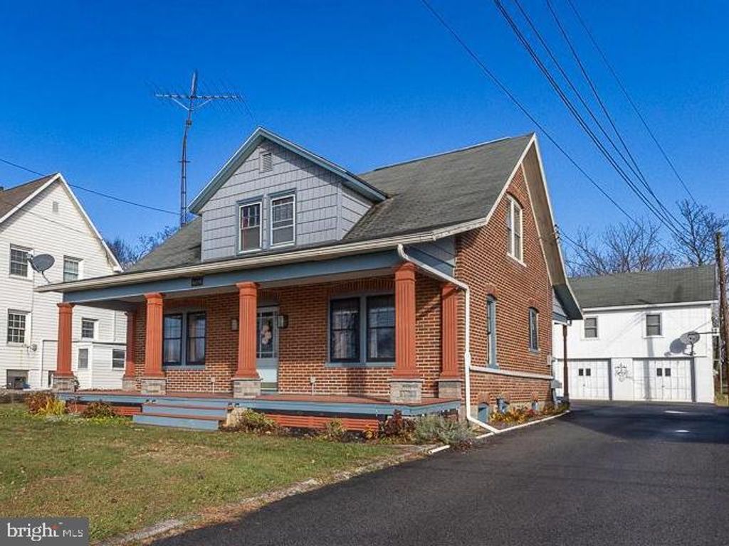 1631 E BUCHANAN TRAIL EAST E, Greencastle, PA 17225