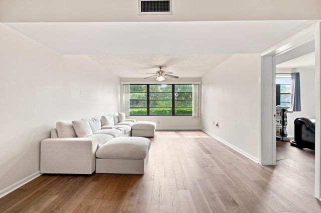 3515 VILLAGE Boulevard 206, West Palm Beach, FL 33409