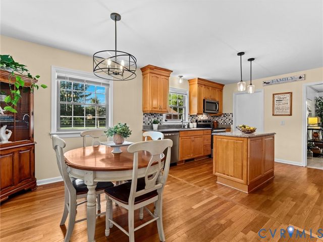 7188 Loralea Dr, Mechanicsville, VA 23111