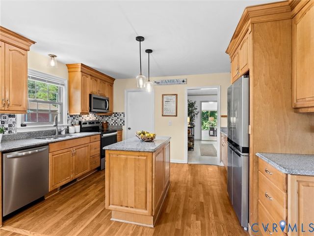 7188 Loralea Dr, Mechanicsville, VA 23111